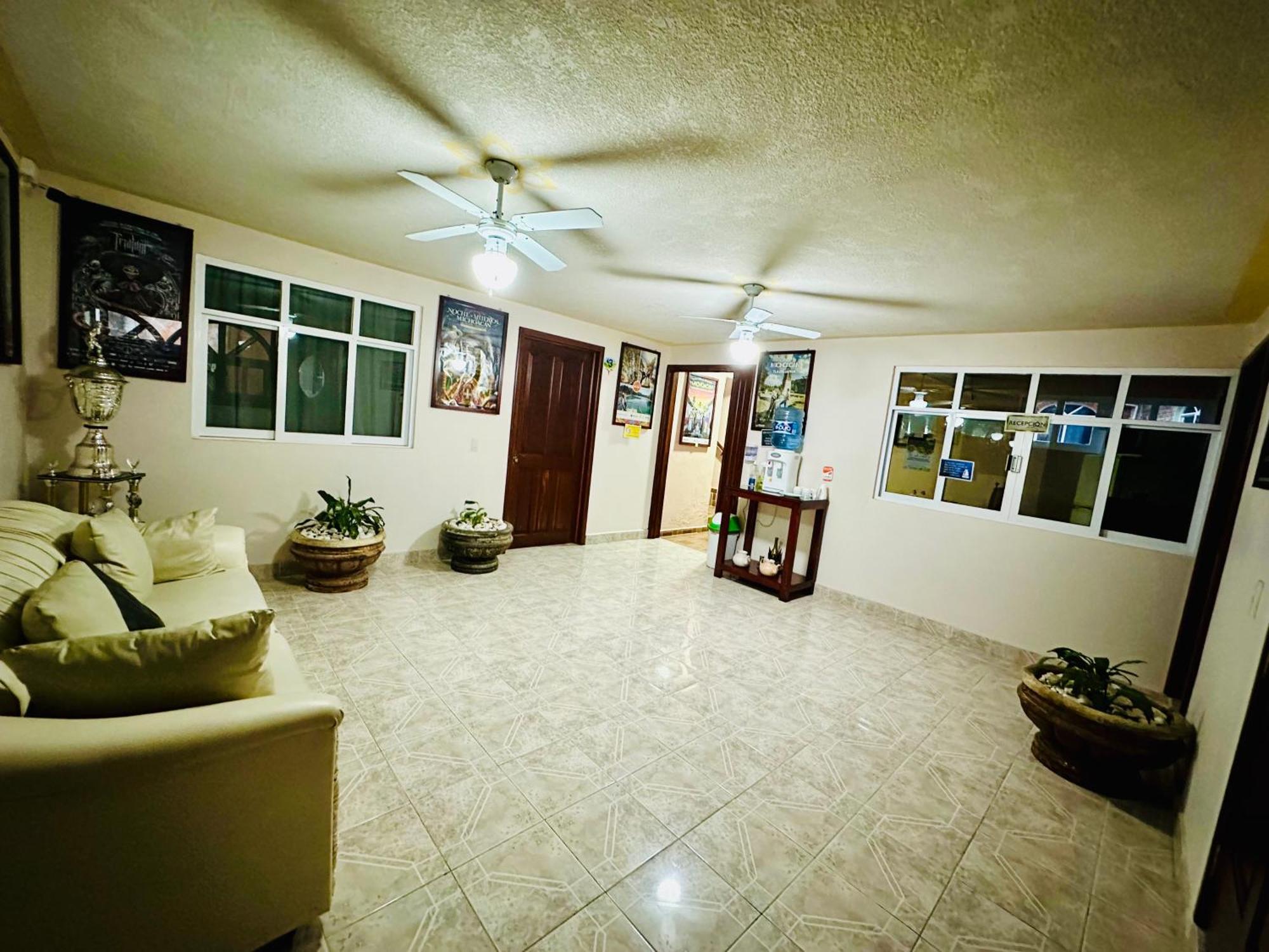 Hotel Monarca Tlalpujahua de Rayón エクステリア 写真